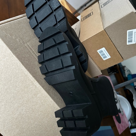 Boot - Picture 2 of 3